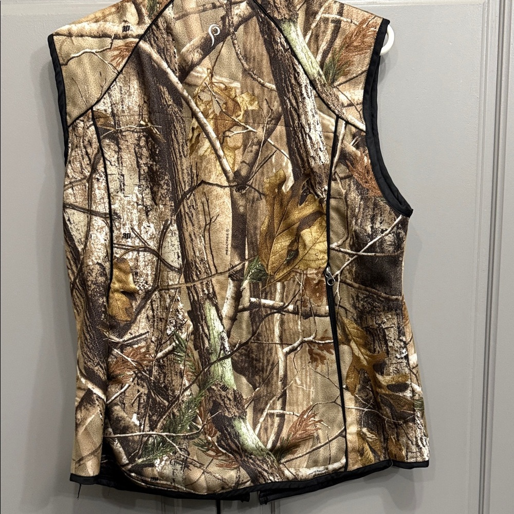 Women's Camo Vest - Picture 3 of 3